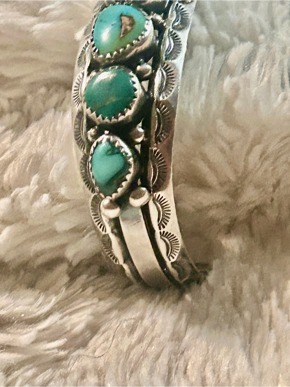 Navajo signed Tsinnie turquoise cuff bracelet - Picture 15 of 15